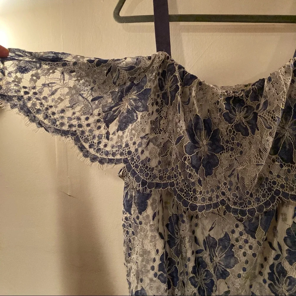 NWT LANE BRYANT 26/28 off shoulder sleeve blue and white floral lace tank top - Picture 2 of 8